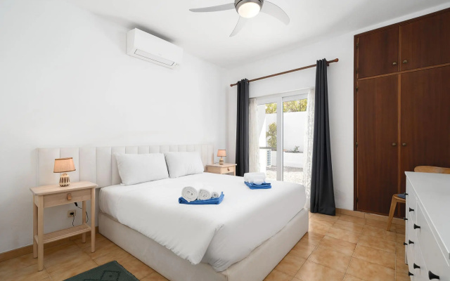 Villa Harpista in Guia by Ideal Homes