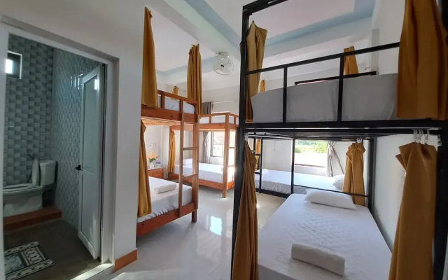 YoLo Pool Bar Villas