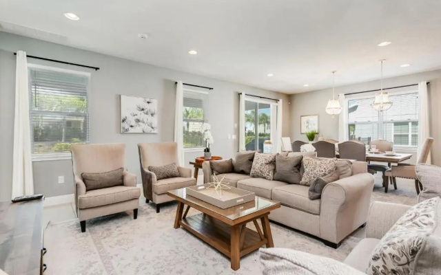8 Bedroom Vacation Home with Pool 2114