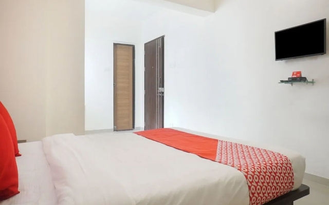 OYO 16570 I Suite