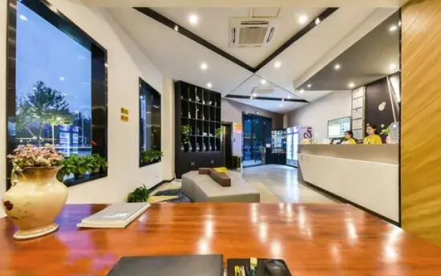 IU Hotel (Shijiazhuang South 2nd Ring Huihua College Branch)