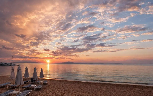 Messinian Aura-beachfront Escape in Mikra Mantinia