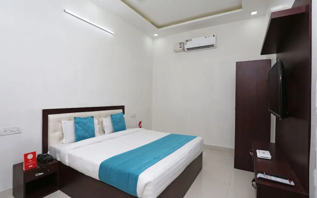 OYO 14971 C D Guest House