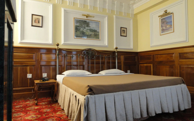 The New Castle Hotel