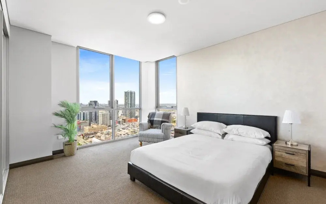 Central 2-bed With Parking & Stunning Views