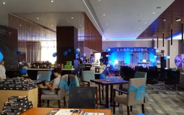 Yiqing Holiday Hotel