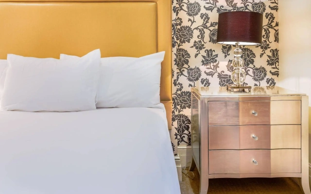 Tophams Hotel