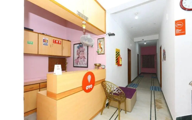 OYO 10018 Hotel AKS Shelter
