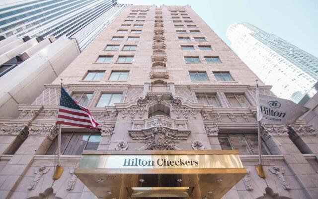 Отель Hilton Checkers Лос-Анджелес вид на фасад