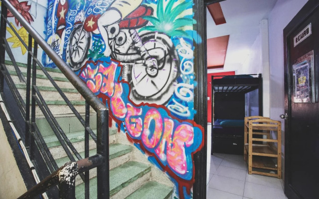 Hangout Hostel HCM