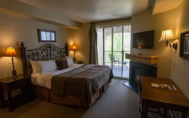 Enormous Condo with Stunning Mountain Views by RedAwning - Save 20% on 7+ Nights!