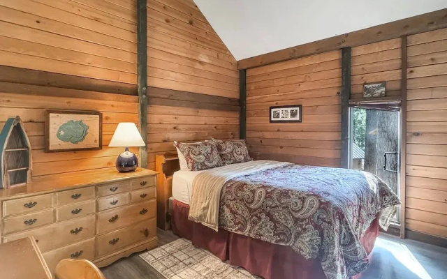 Cluster Cabin 13