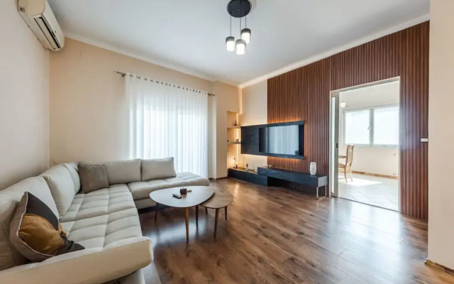 The Old-clock Apartment Modern 2BR