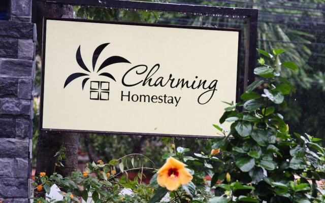 Отель Charming Homestay вид на фасад