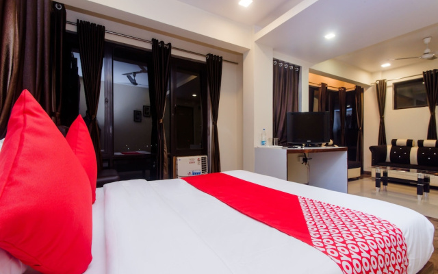 OYO 11855 Phoenix Hotel