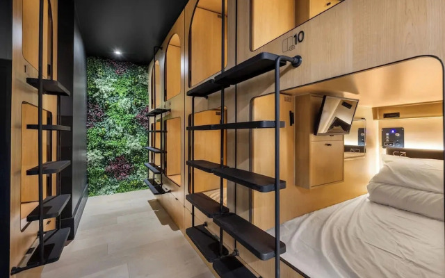 Capsule residence