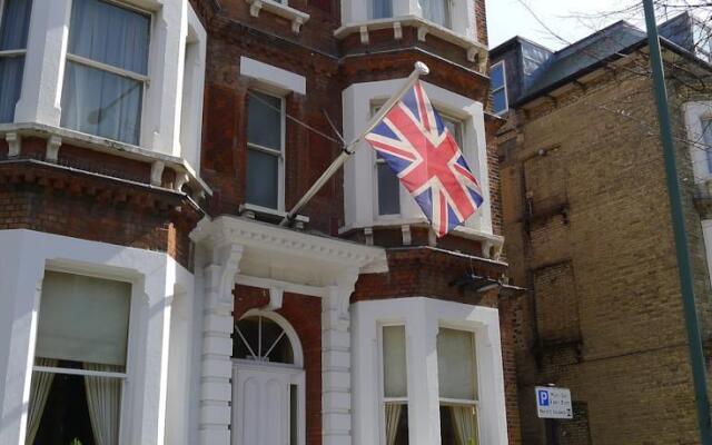 The Courtlands Hotel вид на фасад