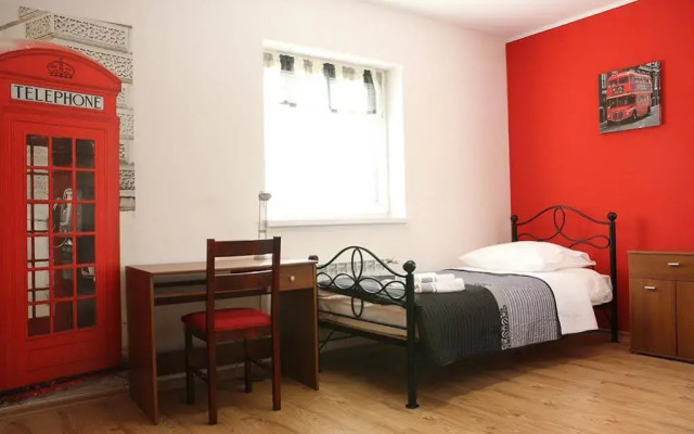 Leo Hostel