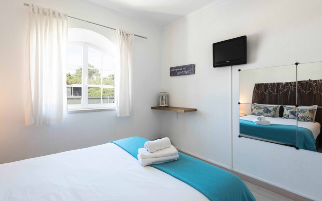 Sesimbra Stylish Villa by Homing