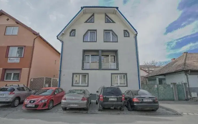 Cn2I Luxury Accommodation/ Monique