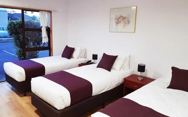 Отель Airport Garden Inn 