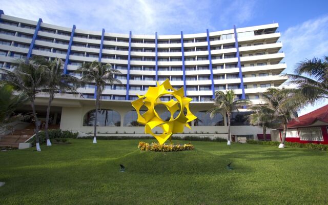 Отель Crown Paradise Club Cancun - Todo Incluido вид на фасад