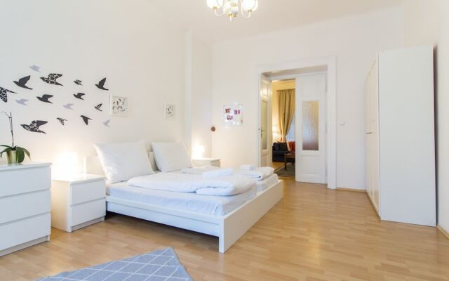 Отель Bright and Spacious by easyBNB Прага комната для гостей
