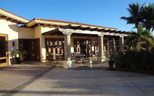 Отель Cabo Marina Beach Condos Bed And Breakfast - Adult Only вид на фасад