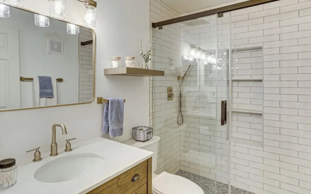 Hike, Ski & Golf: Fully Renovated Edwards Townhome