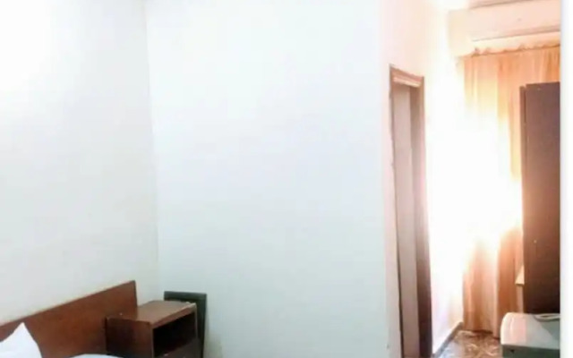 Sycamore Royals Hotel Jahi