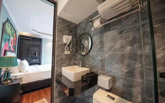 Amica Premier Hotel and Travel