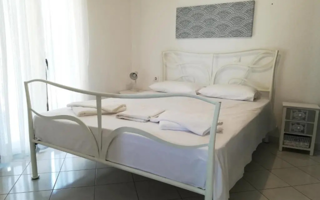 Melina Apartments - Holiday Apartment in Nikiti