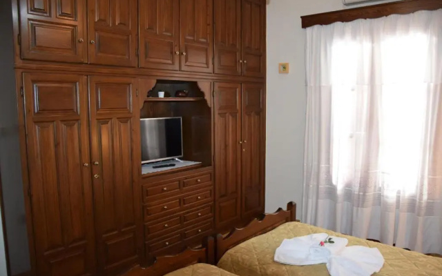 Naoussa Center Cycladic House