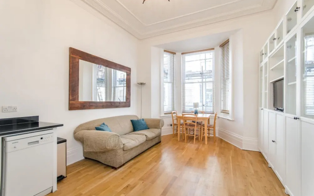 Chelsea Earls Court apartment
