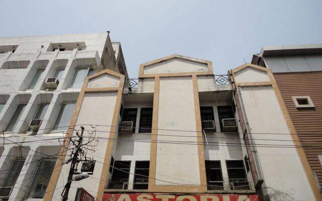 Astoria Hotel вид на фасад
