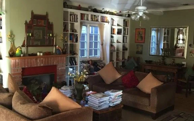 Elaines Hollywood Bed And Breakfast