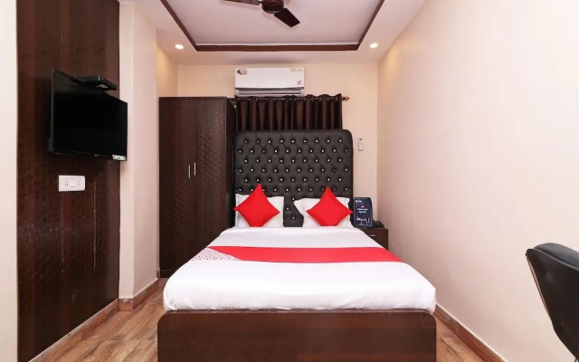 OYO 13579 Hotel Royal Crowne