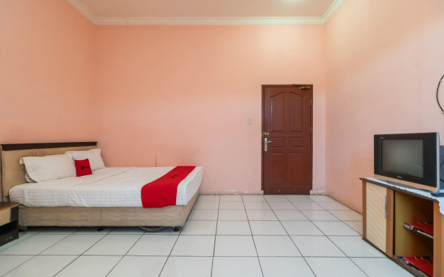 RedDoorz near Silangit International Airport