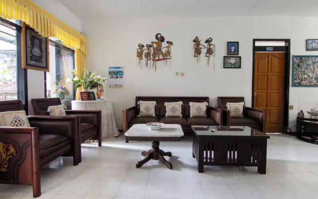 OYO 3067 Flamboyan Homestay Syariah
