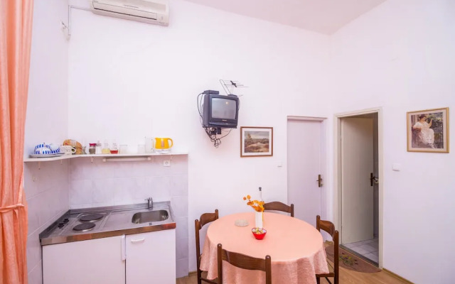 Ana's Apartments