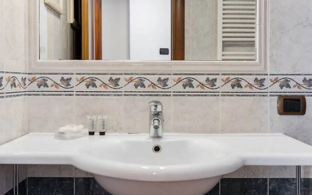 Crosti Hotel & Residence