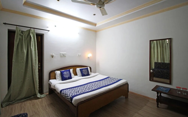 OYO 5459 Hotel Doll's Inn