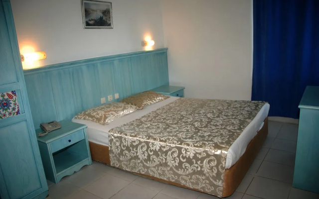 Risus Suit Hotel