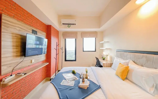 Minimalist And Homey Studio At Apartment Evenciio Margonda