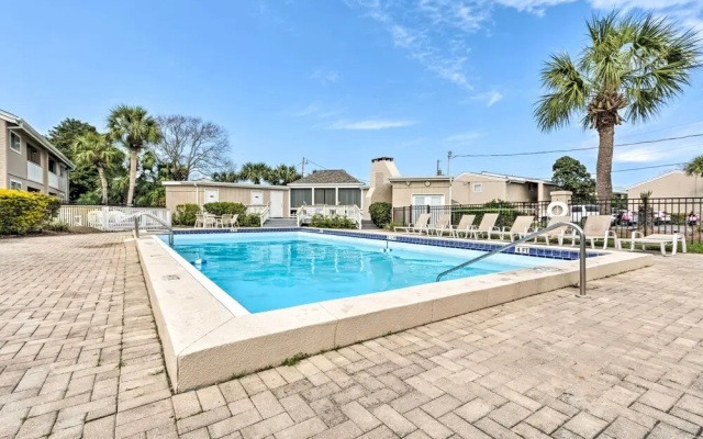 Sunny Destin Condo w/ Pool & Beach Access!