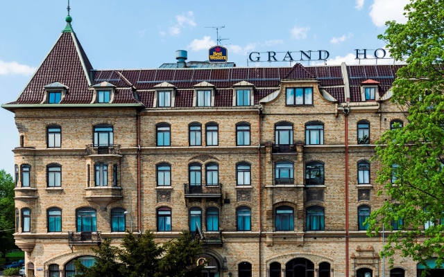 Best Western Plus Grand Hotel вид на фасад