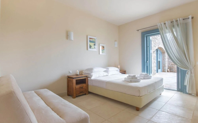 Beautiful Villa Near Sea in Peloponnese