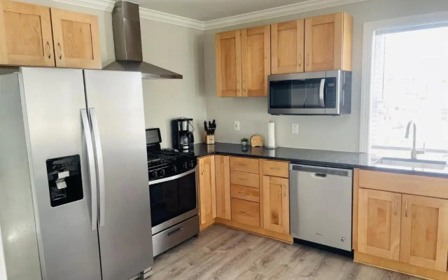 Ww407 West Tacony Avenue, 3rd Floor