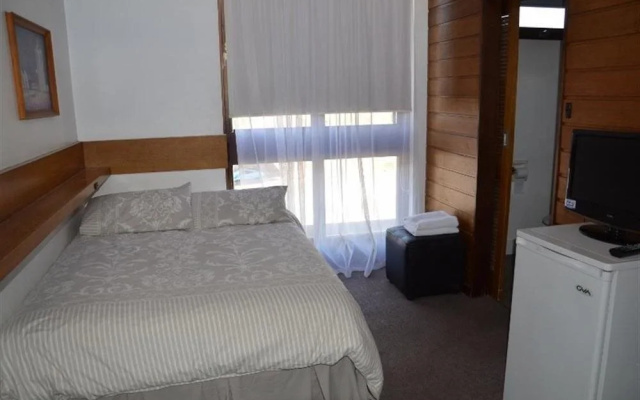Elmore Victoria Hotel Motel