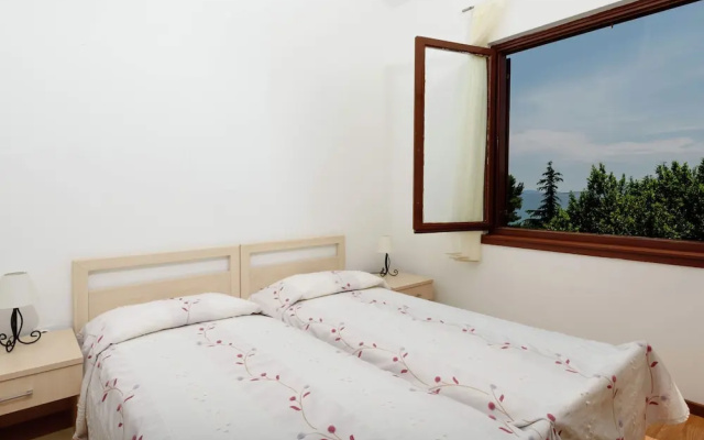 Apartment With Wifi, at 4 km. From City of Trogir